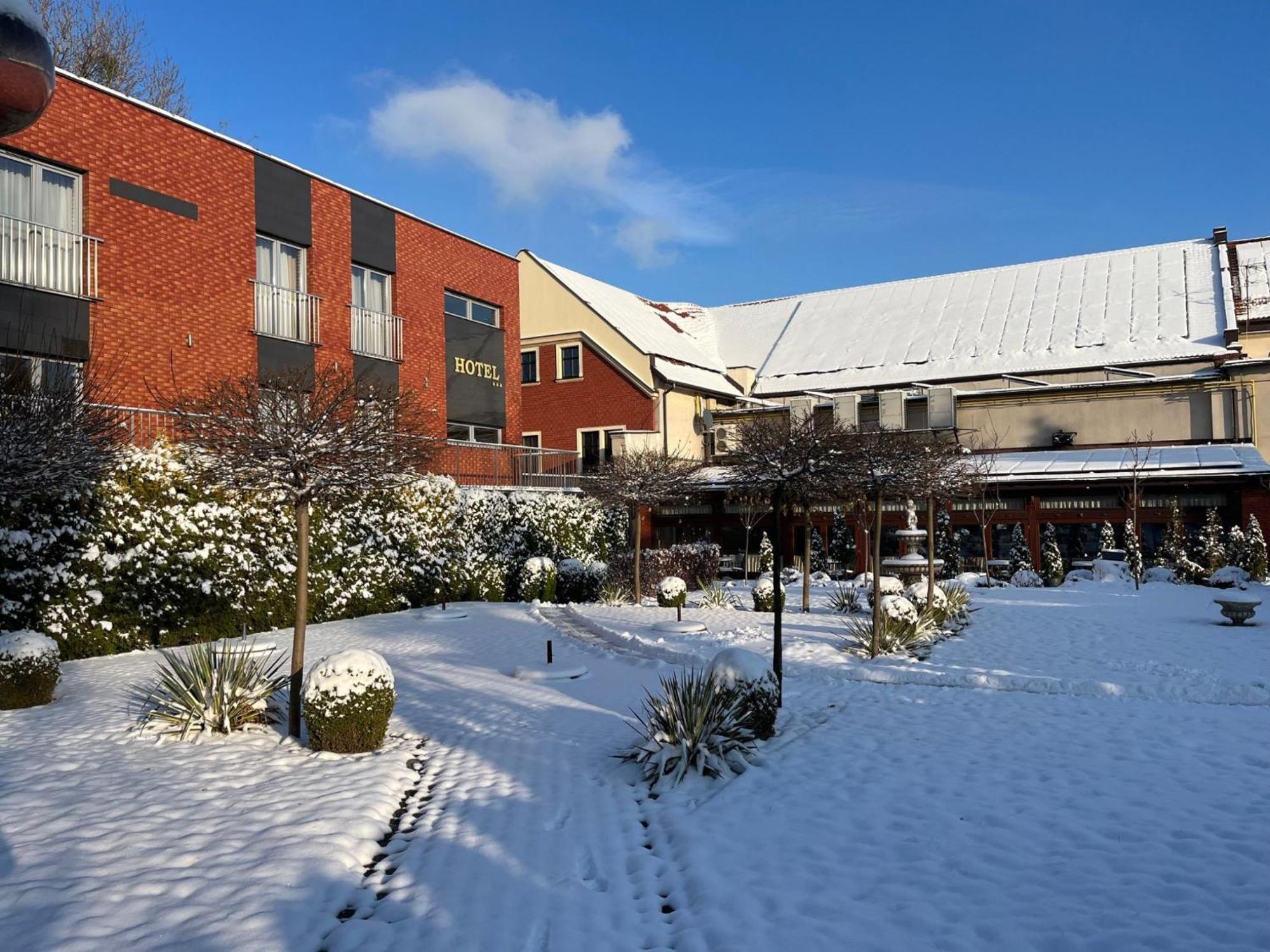 Hotel Adria Ruda Śląska Kültér fotó